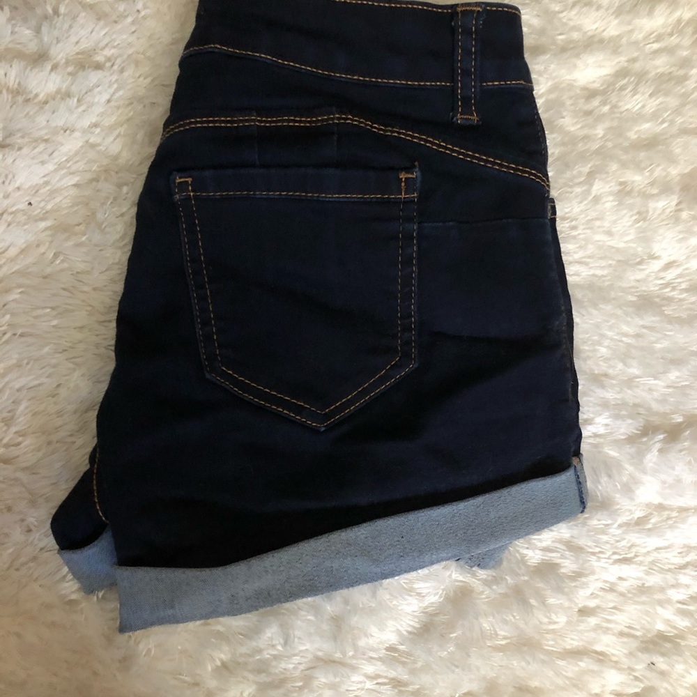 Shorts - Picture 4 of 5